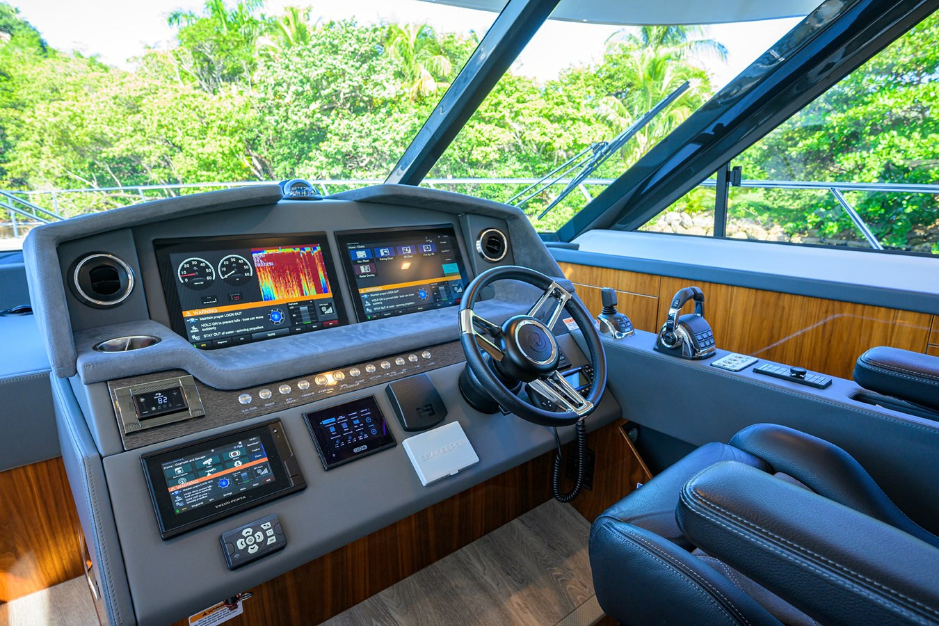 https://arconyachts.ams3.digitaloceanspaces.com/128521/conversions/large_4346139-optimize.jpg