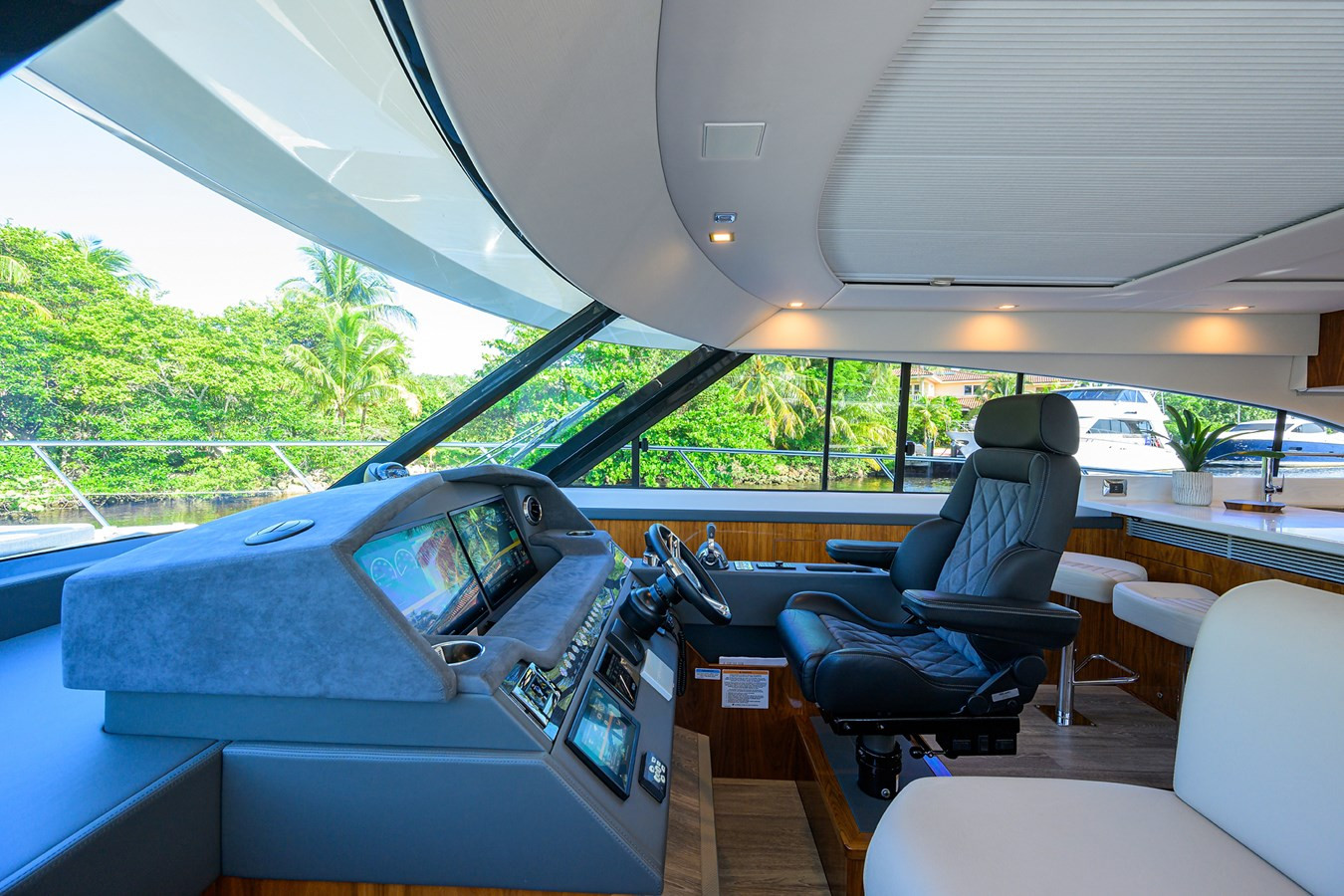 https://arconyachts.ams3.digitaloceanspaces.com/128530/conversions/large_4346141-optimize.jpg