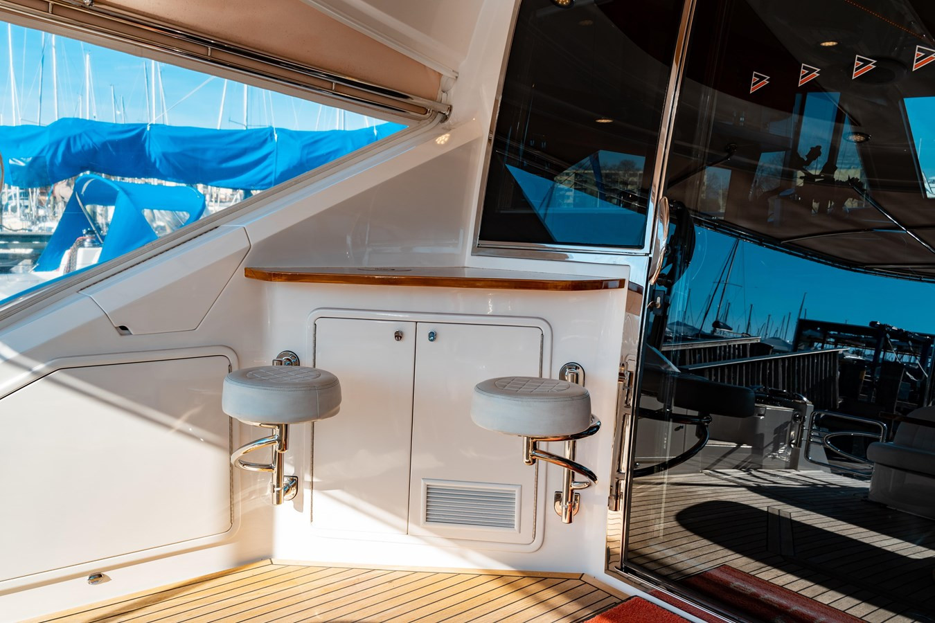 https://arconyachts.ams3.digitaloceanspaces.com/128546/conversions/large_4506326-optimize.jpg