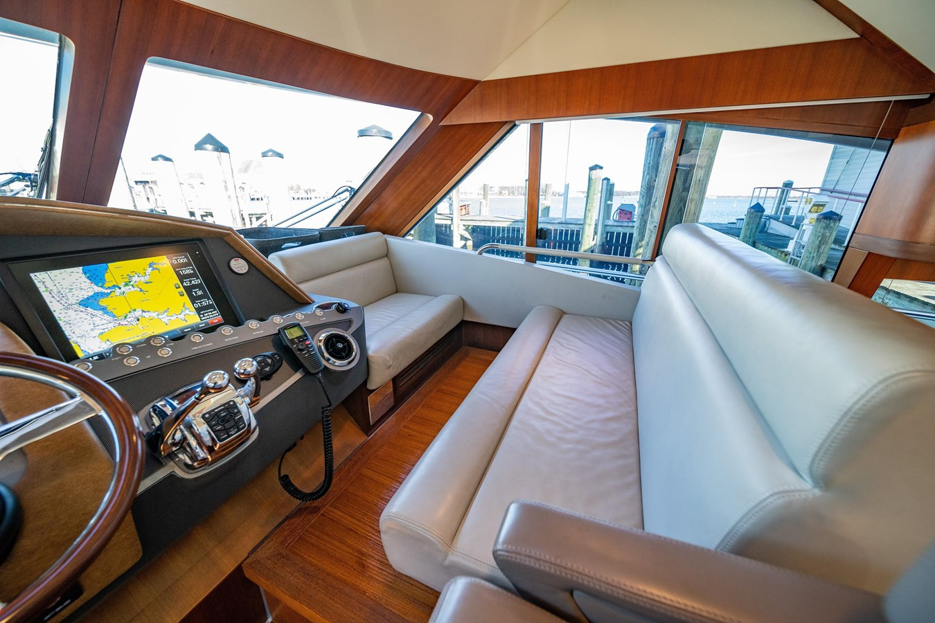 https://arconyachts.ams3.digitaloceanspaces.com/128559/conversions/large_4506332-optimize.jpg