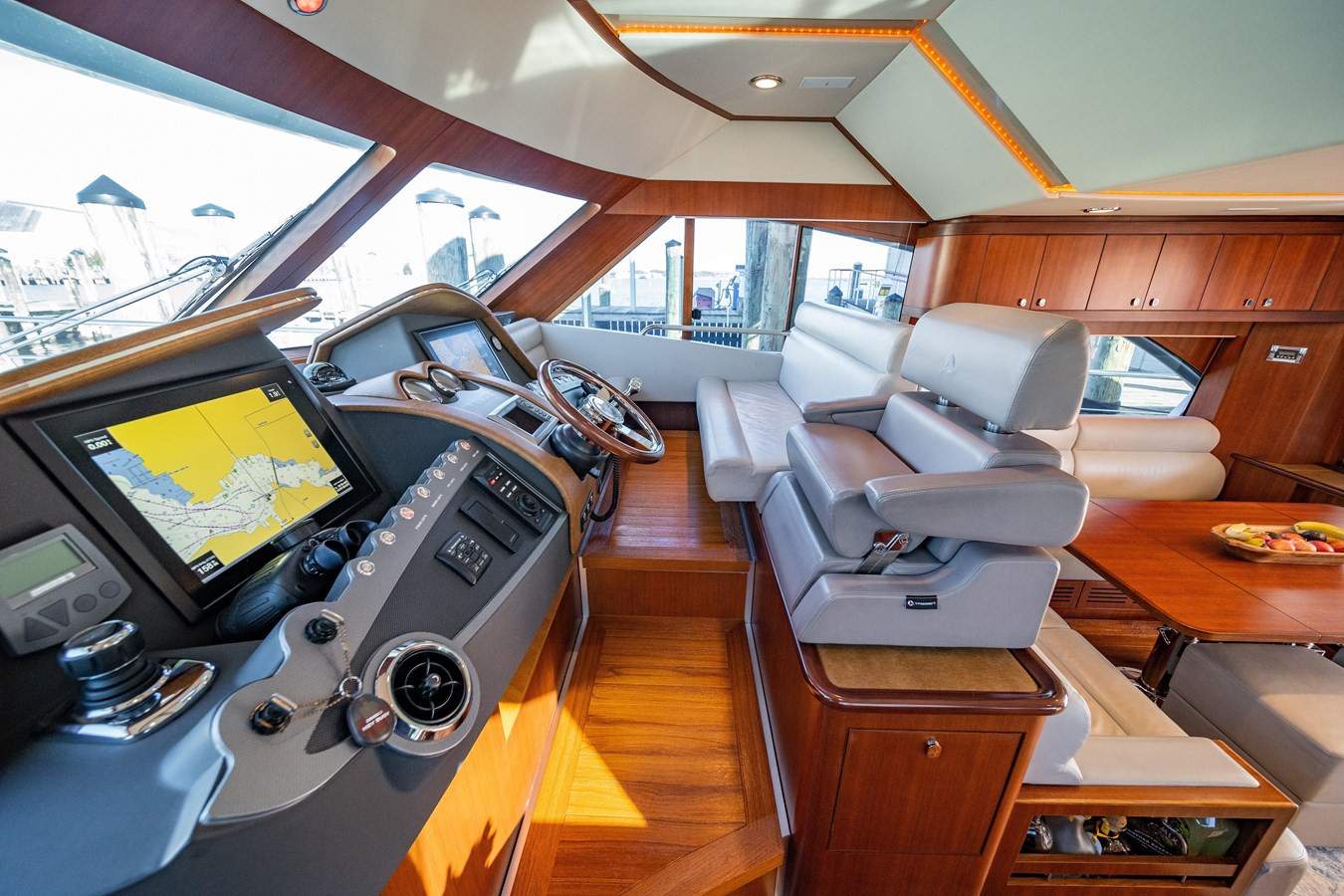 https://arconyachts.ams3.digitaloceanspaces.com/128561/conversions/large_4506333-optimize.jpg