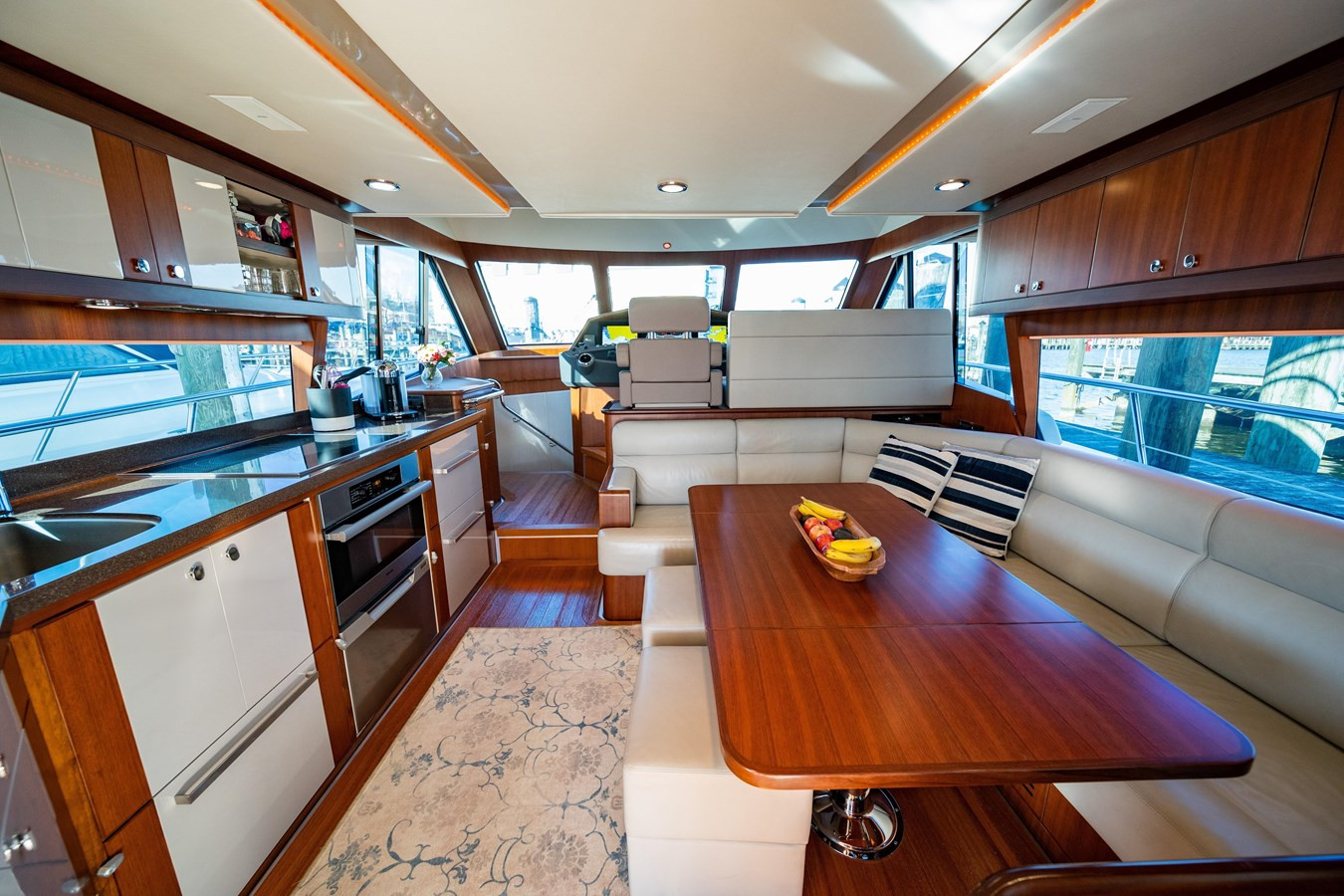 https://arconyachts.ams3.digitaloceanspaces.com/128566/conversions/large_4506335-optimize.jpg
