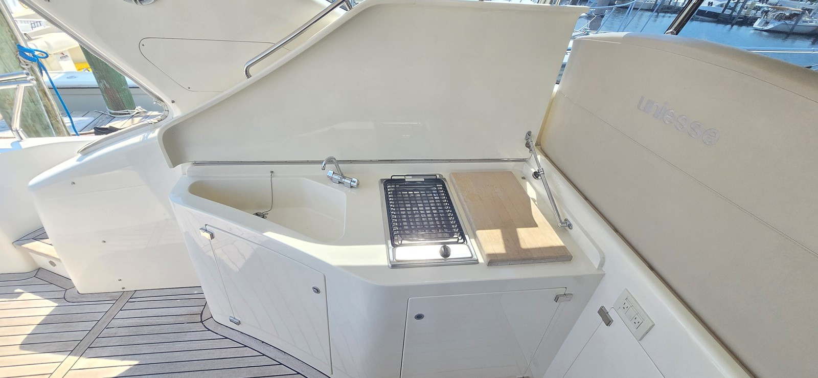 https://arconyachts.ams3.digitaloceanspaces.com/128599/conversions/large_4602927-optimize.jpg