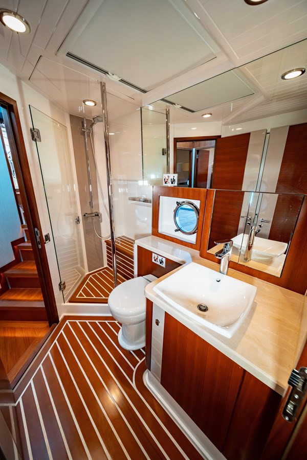 https://arconyachts.ams3.digitaloceanspaces.com/128616/conversions/large_4506352-optimize.jpg