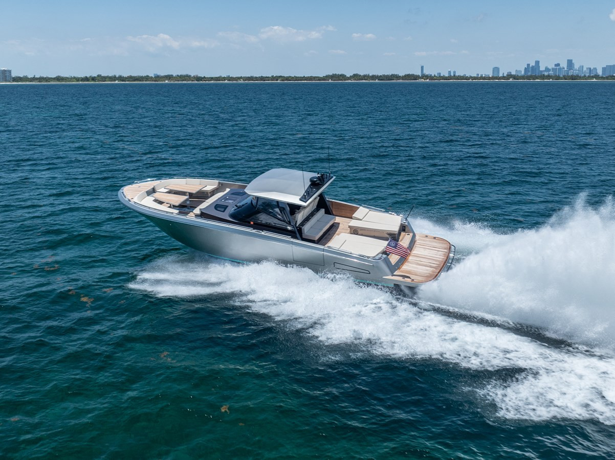 https://arconyachts.ams3.digitaloceanspaces.com/128657/conversions/large_4669747-optimize.jpg