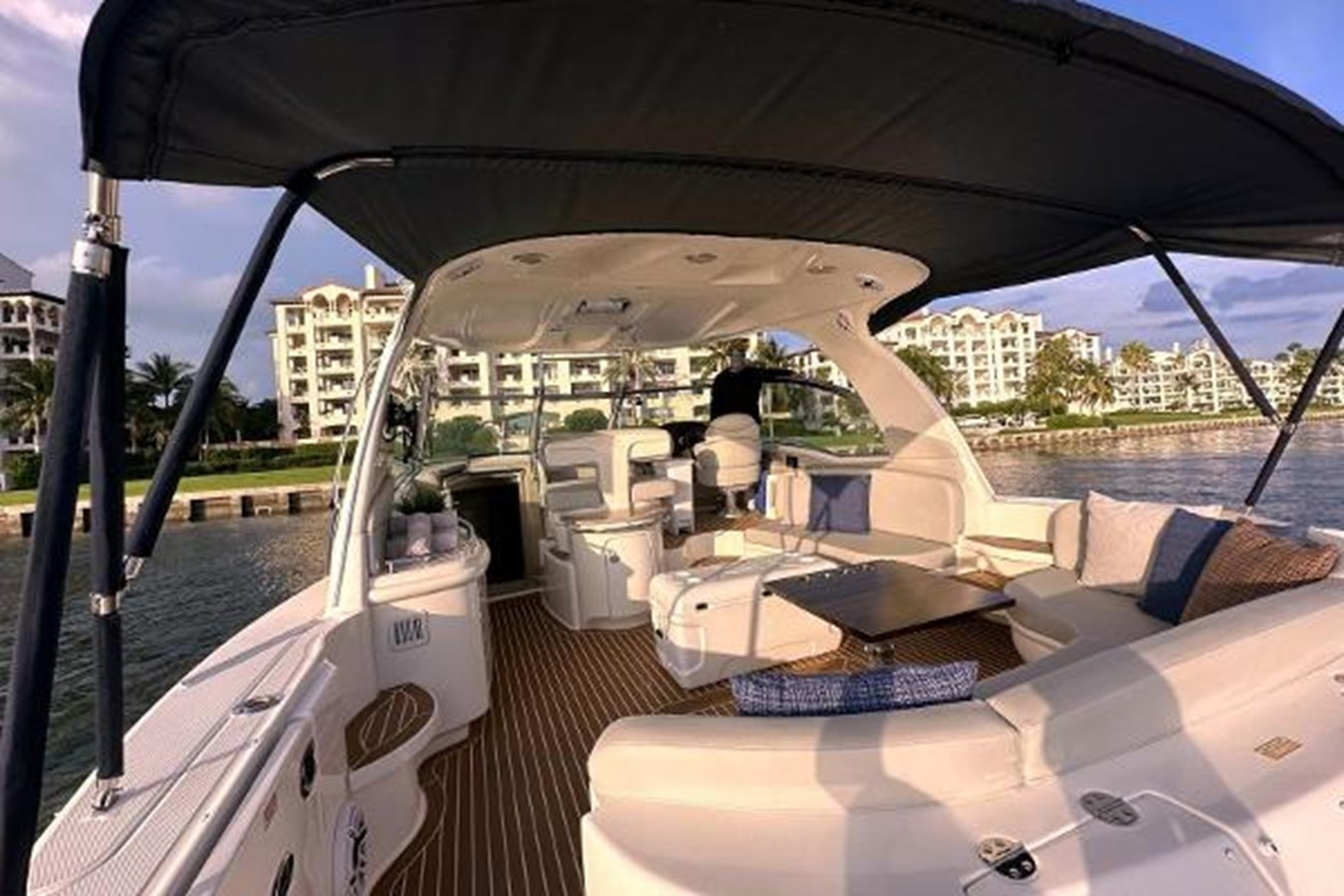 https://arconyachts.ams3.digitaloceanspaces.com/128667/conversions/large_4631291-optimize.jpg