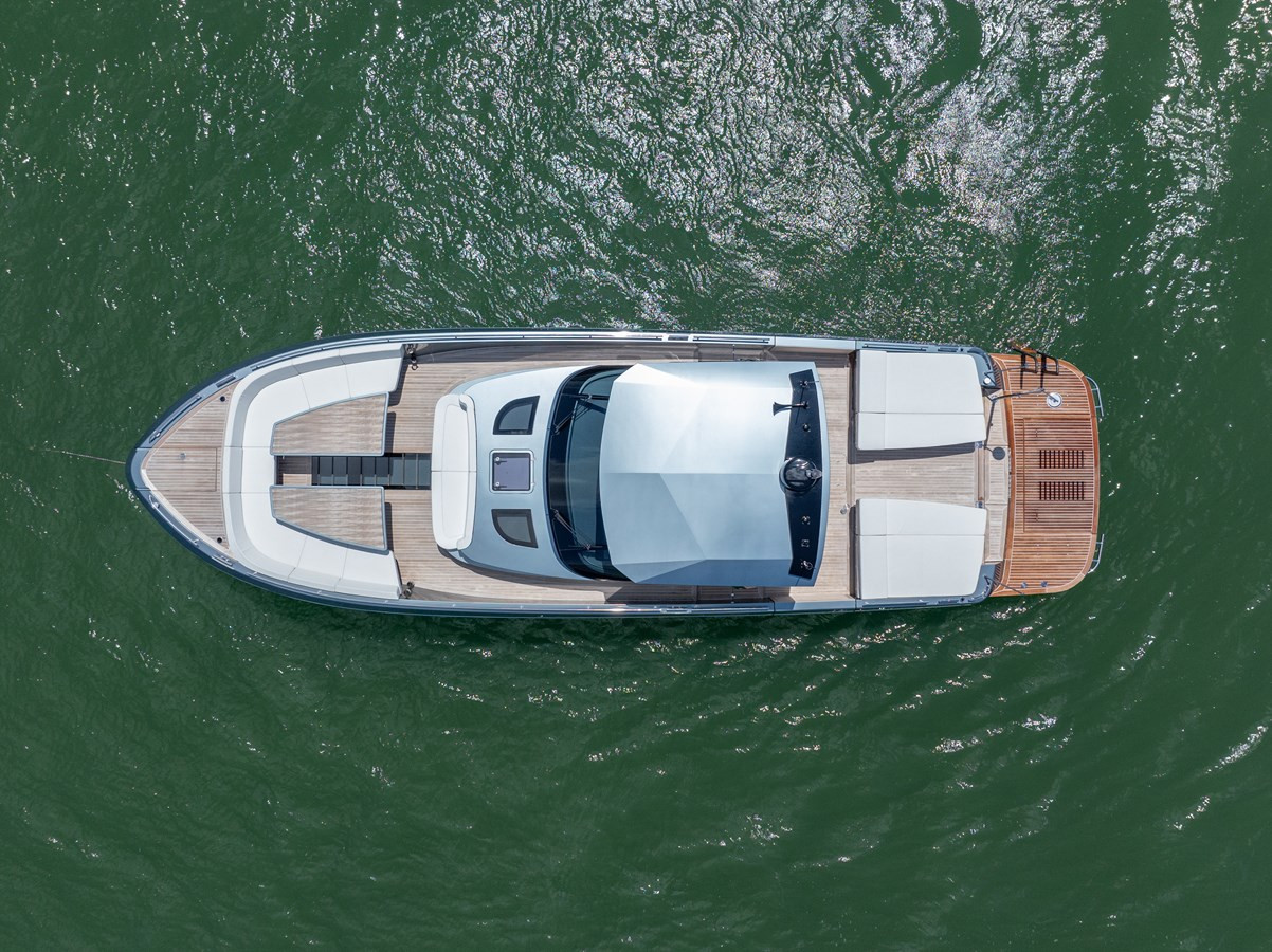 https://arconyachts.ams3.digitaloceanspaces.com/128692/conversions/large_4637516-optimize.jpg