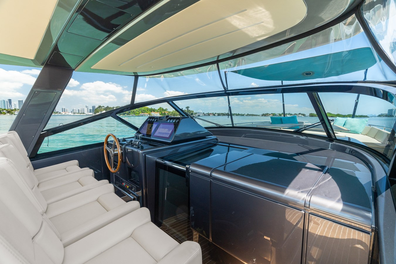 https://arconyachts.ams3.digitaloceanspaces.com/128699/conversions/large_4669725-optimize.jpg