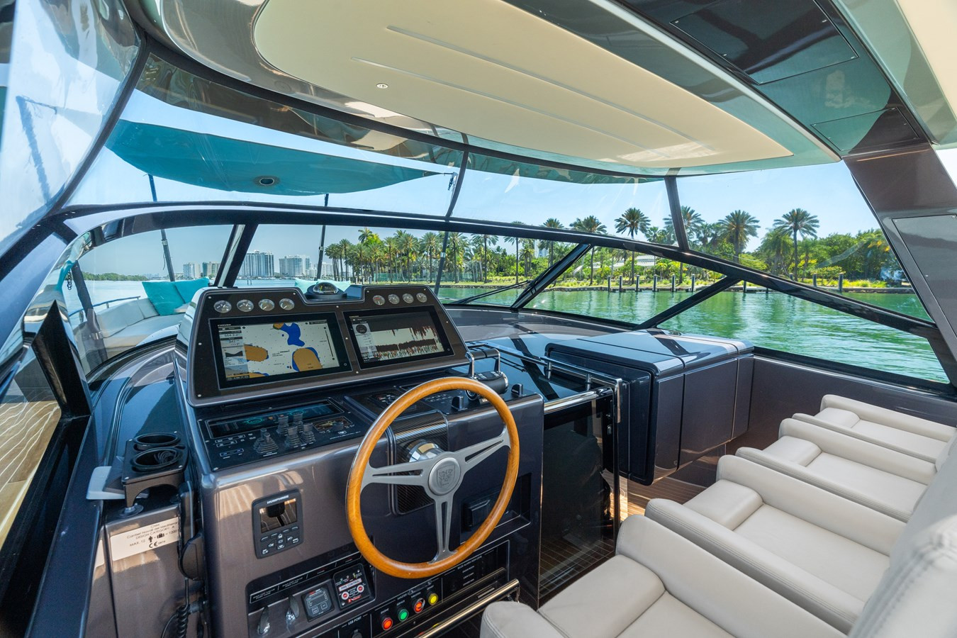 https://arconyachts.ams3.digitaloceanspaces.com/128705/conversions/large_4669733-optimize.jpg