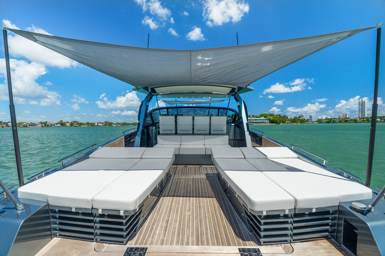 https://arconyachts.ams3.digitaloceanspaces.com/128718/conversions/large_4637456-optimize.jpg