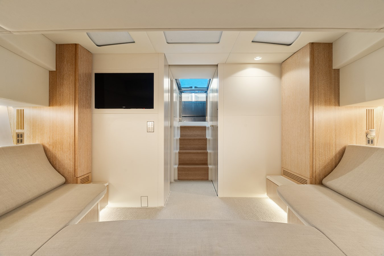 https://arconyachts.ams3.digitaloceanspaces.com/128719/conversions/large_4669741-optimize.jpg
