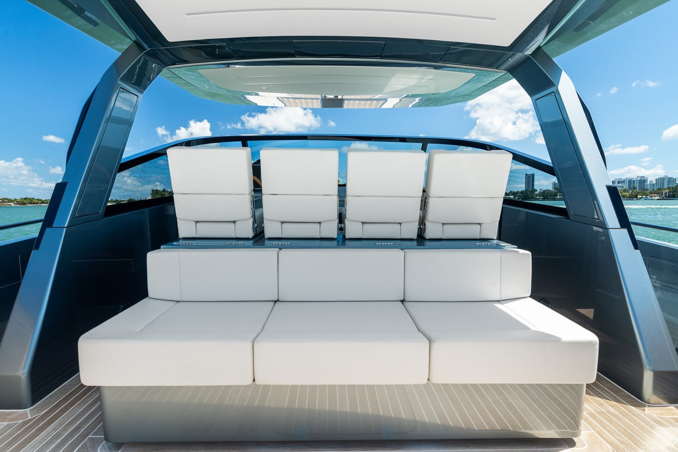 https://arconyachts.ams3.digitaloceanspaces.com/128727/conversions/large_4637464-optimize.jpg