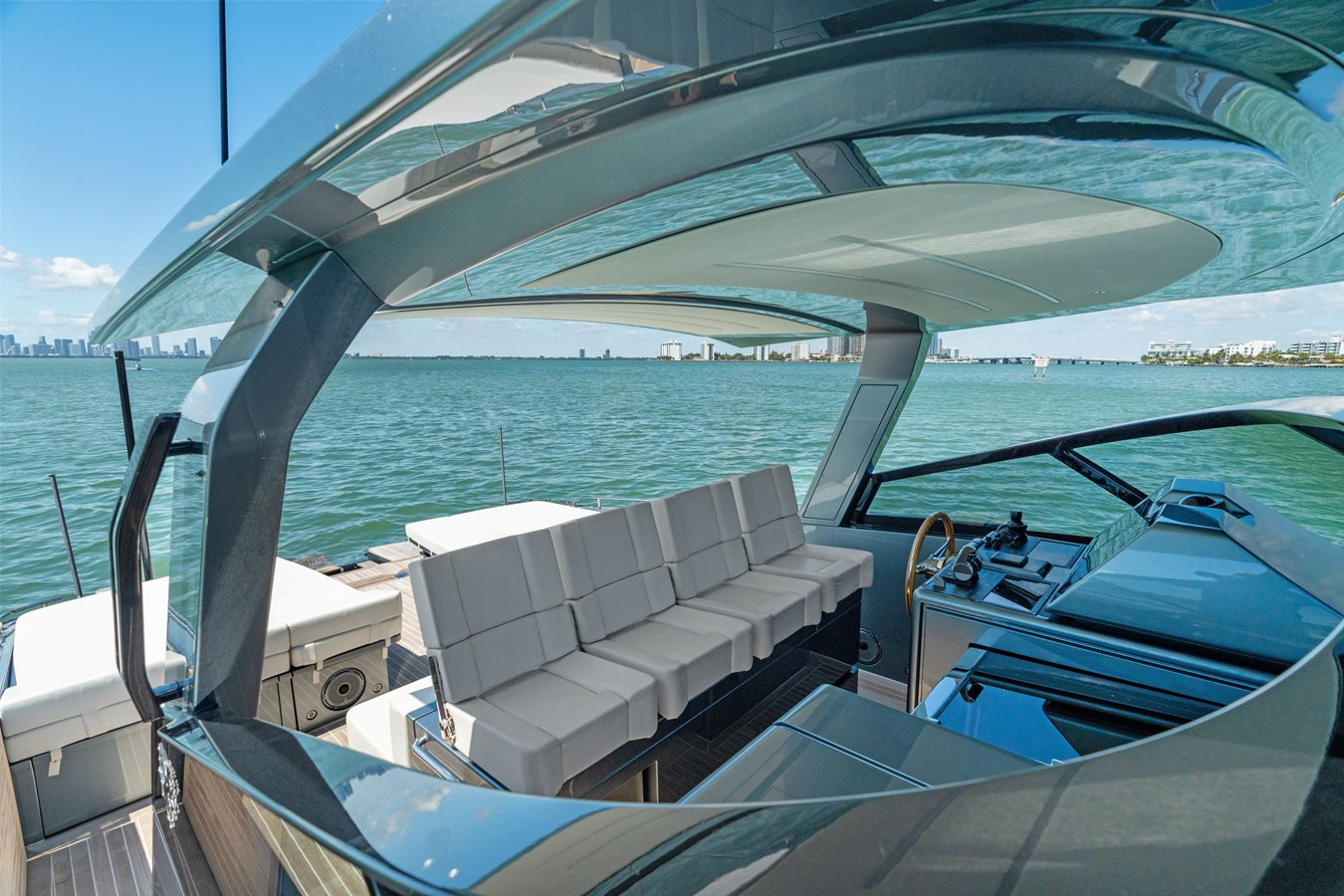 https://arconyachts.ams3.digitaloceanspaces.com/128733/conversions/large_4637470-optimize.jpg