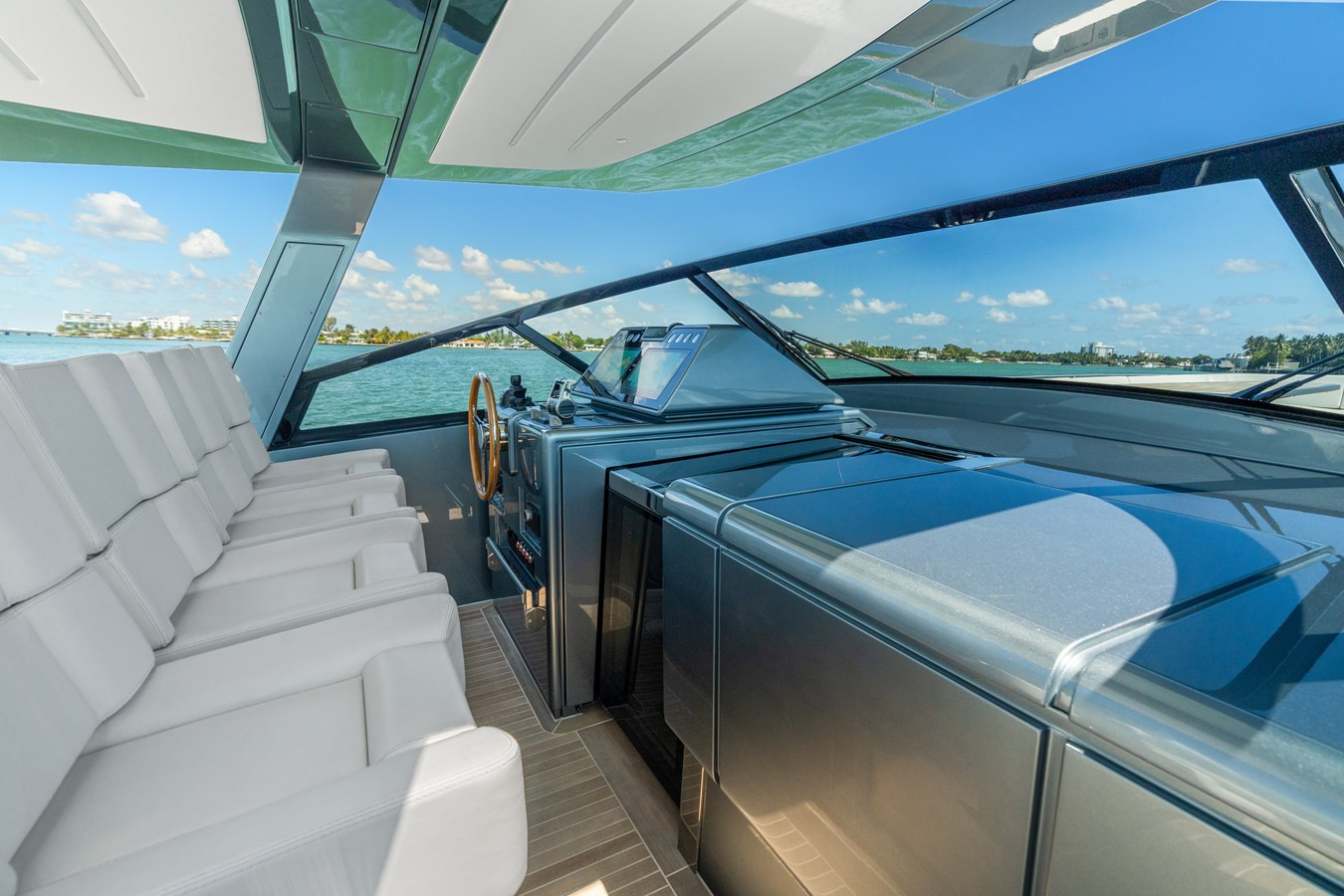 https://arconyachts.ams3.digitaloceanspaces.com/128739/conversions/large_4637479-optimize.jpg