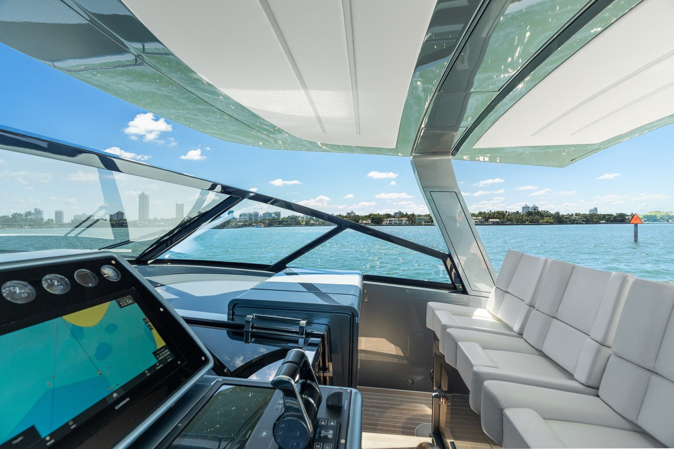 https://arconyachts.ams3.digitaloceanspaces.com/128742/conversions/large_4637481-optimize.jpg