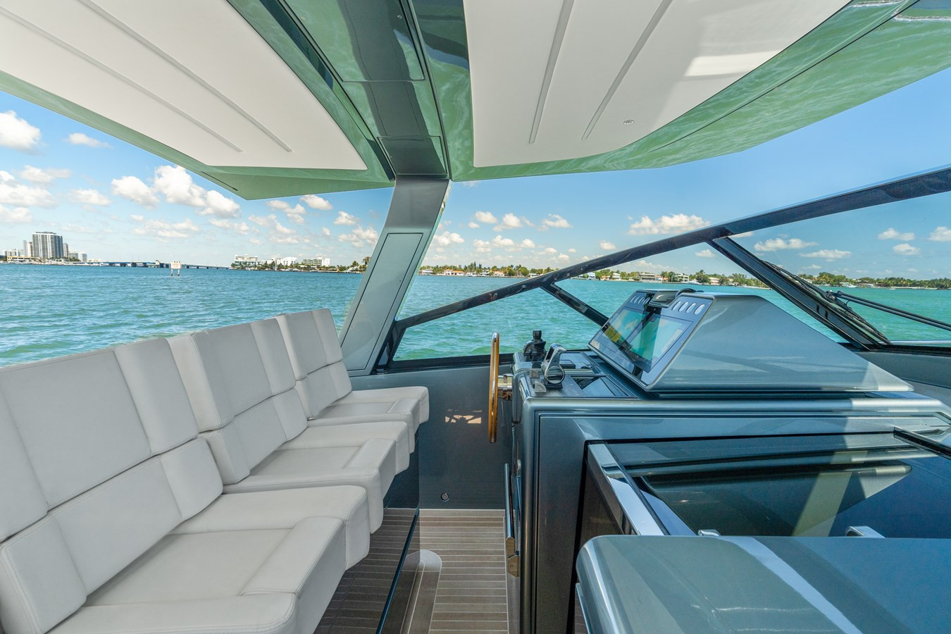 https://arconyachts.ams3.digitaloceanspaces.com/128744/conversions/large_4637482-optimize.jpg