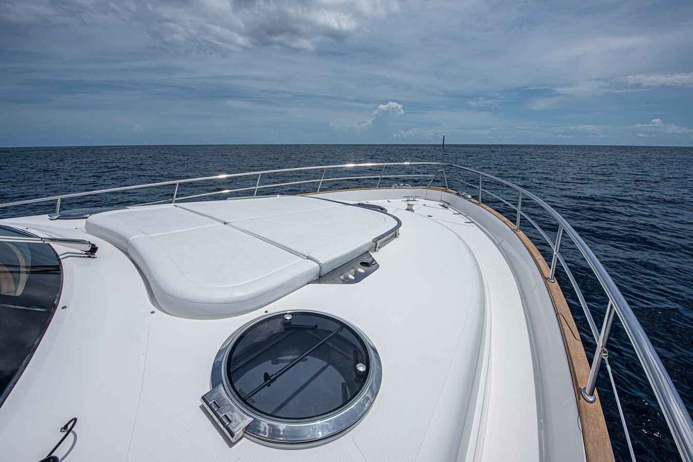 https://arconyachts.ams3.digitaloceanspaces.com/128851/conversions/large_4766830-optimize.jpg