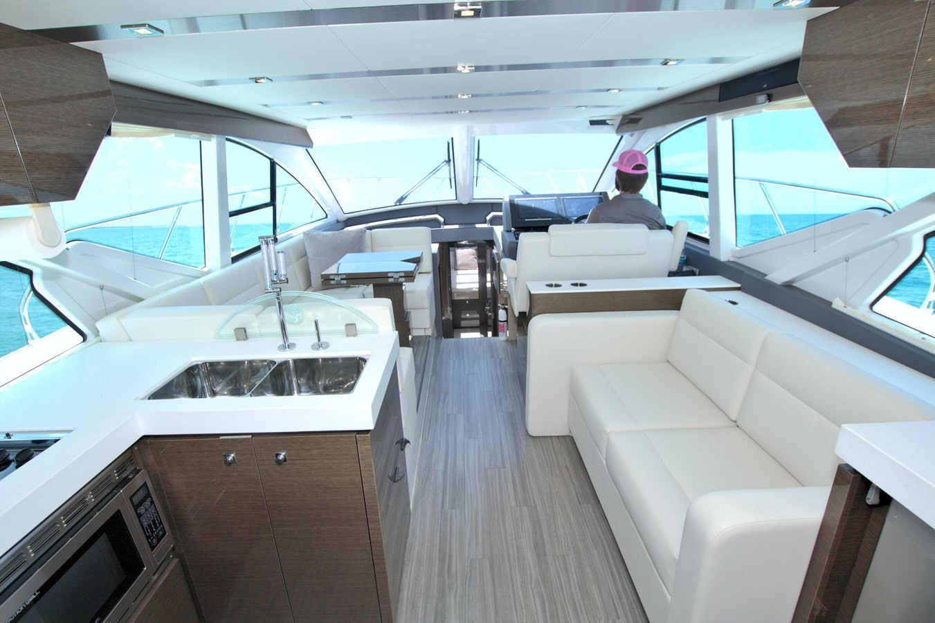 https://arconyachts.ams3.digitaloceanspaces.com/128852/conversions/large_4707225-optimize.jpg