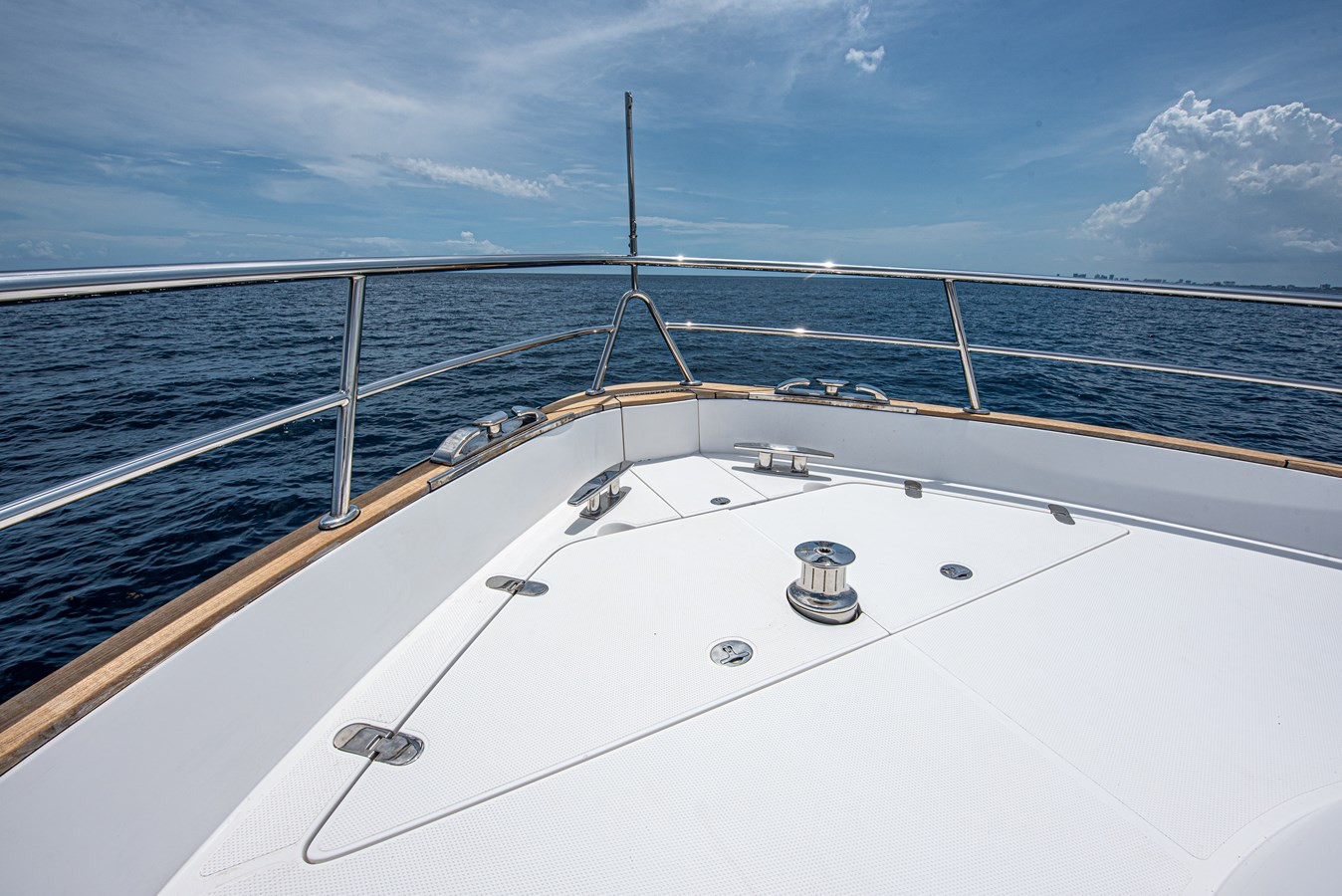 https://arconyachts.ams3.digitaloceanspaces.com/128853/conversions/large_4766831-optimize.jpg