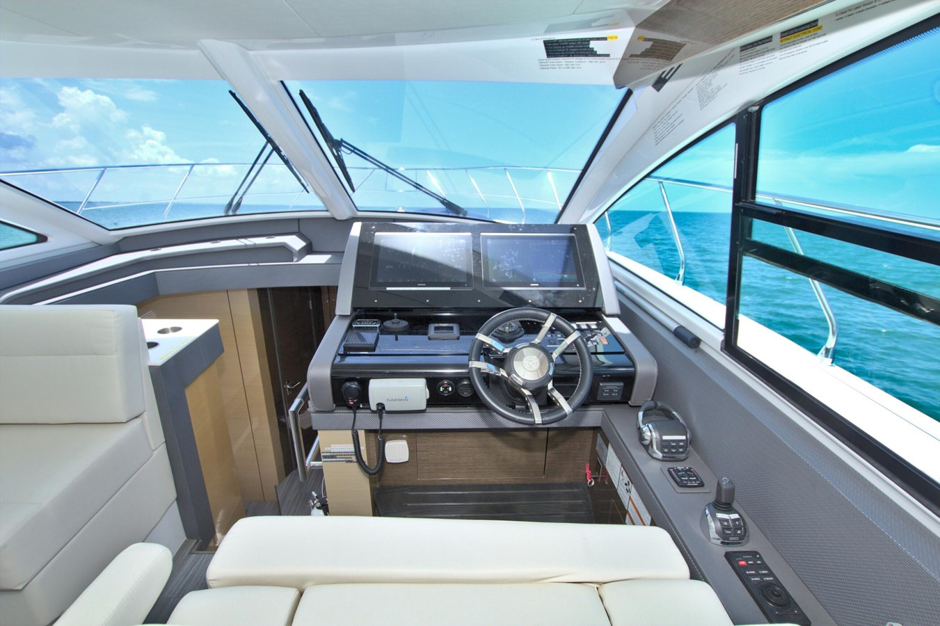 https://arconyachts.ams3.digitaloceanspaces.com/128862/conversions/large_4707229-optimize.jpg