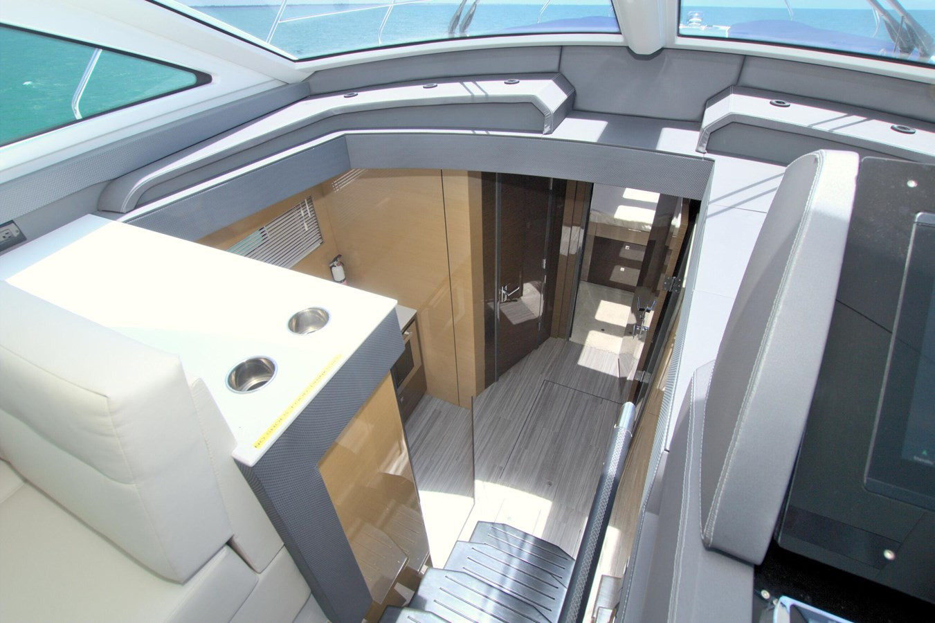 https://arconyachts.ams3.digitaloceanspaces.com/128867/conversions/large_4707231-optimize.jpg