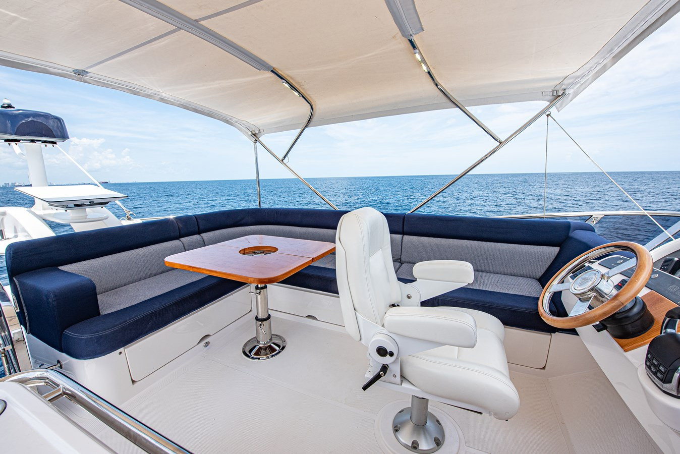 https://arconyachts.ams3.digitaloceanspaces.com/128884/conversions/large_4766841-optimize.jpg