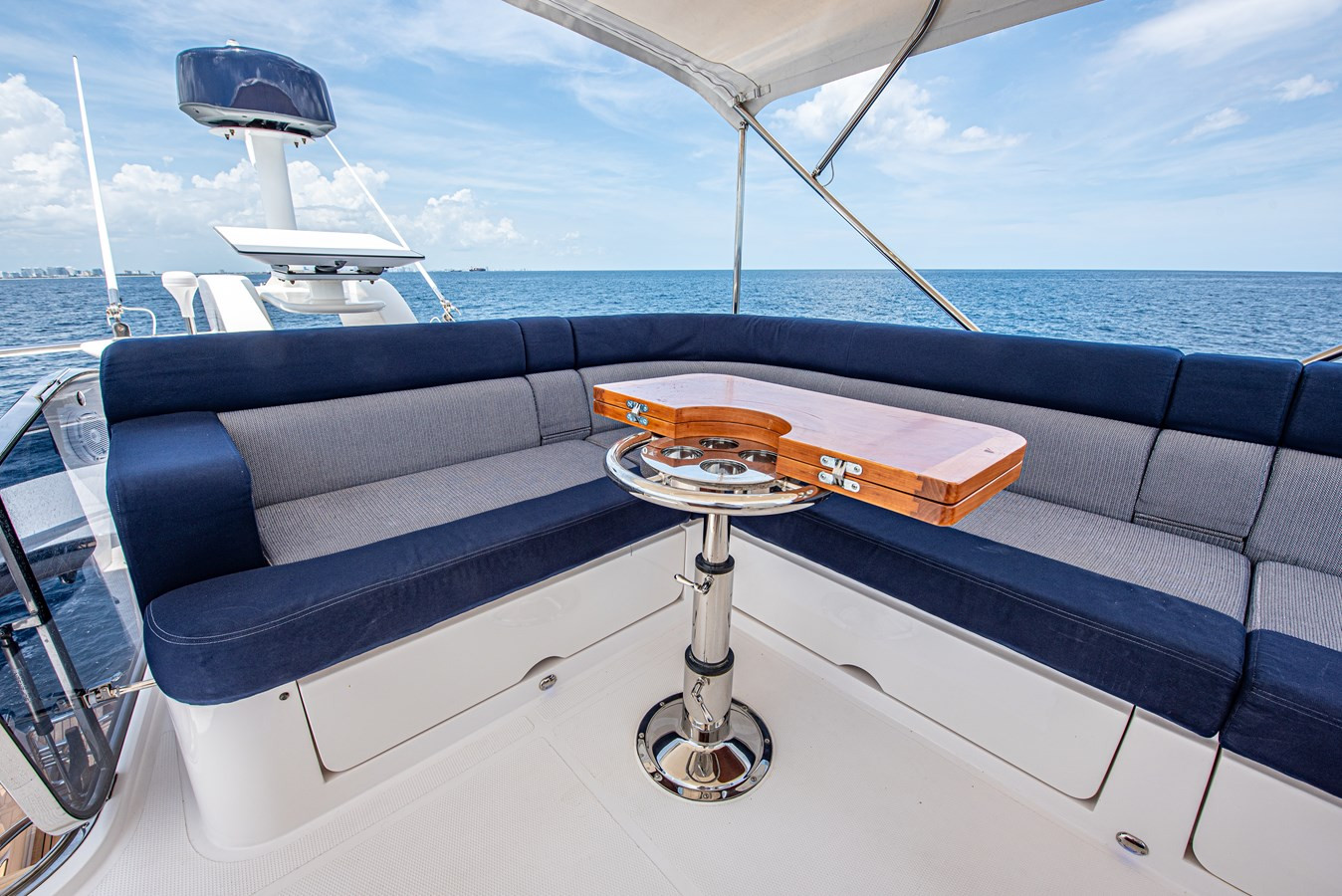 https://arconyachts.ams3.digitaloceanspaces.com/128888/conversions/large_4766842-optimize.jpg
