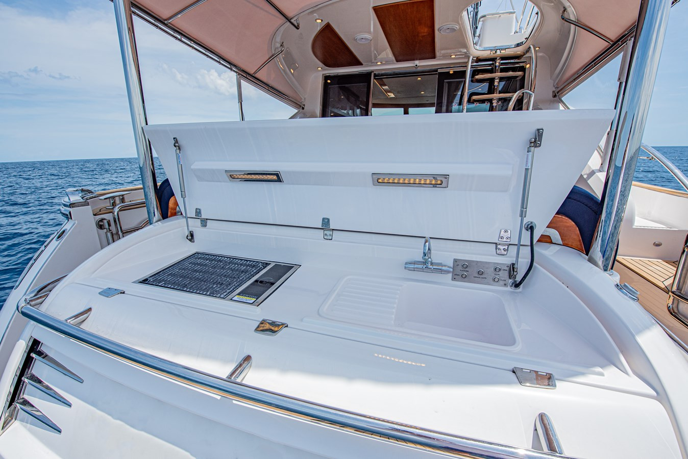 https://arconyachts.ams3.digitaloceanspaces.com/128896/conversions/large_4766845-optimize.jpg