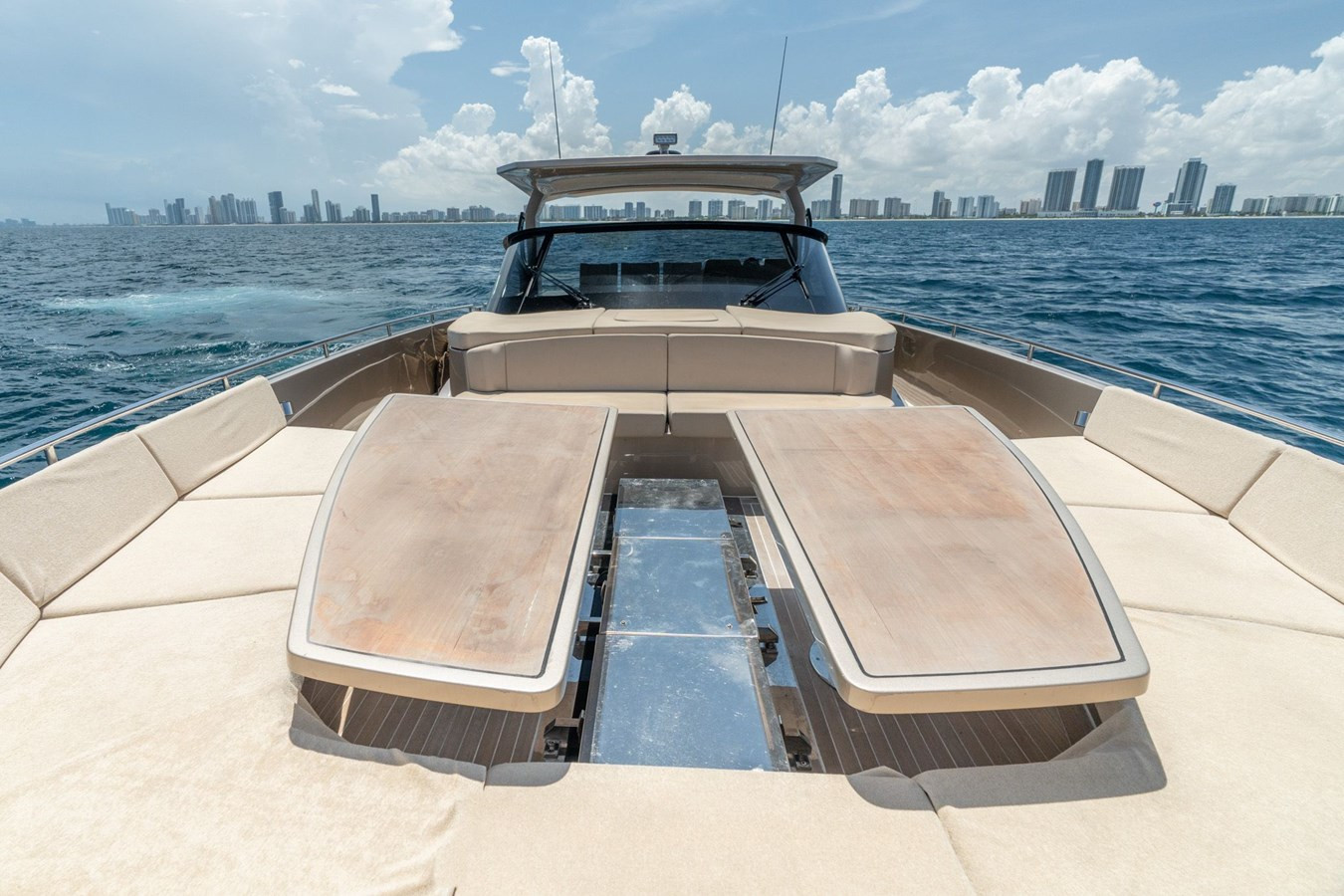 https://arconyachts.ams3.digitaloceanspaces.com/128942/conversions/large_4770467-optimize.jpg