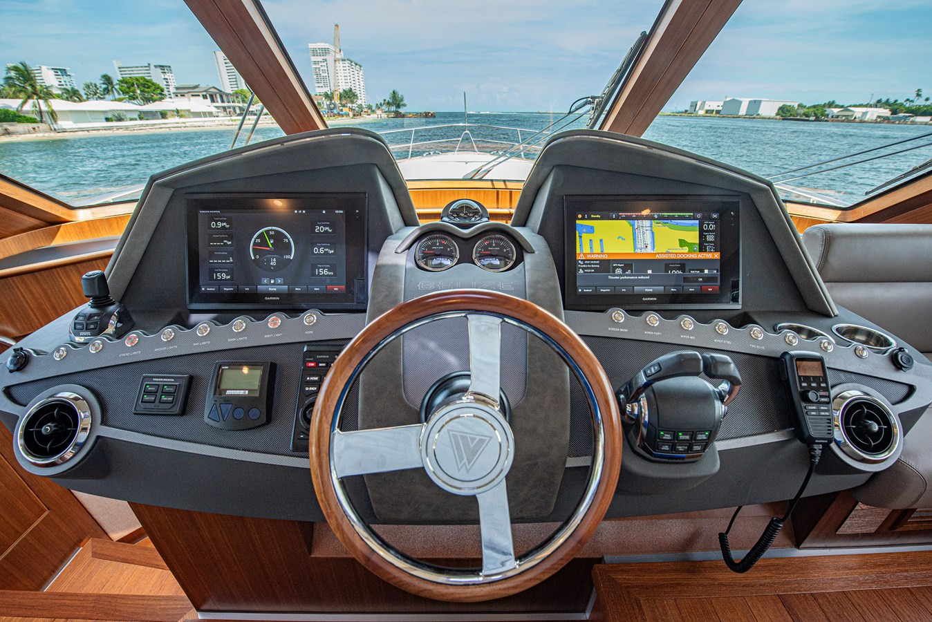 https://arconyachts.ams3.digitaloceanspaces.com/128955/conversions/large_4766865-optimize.jpg