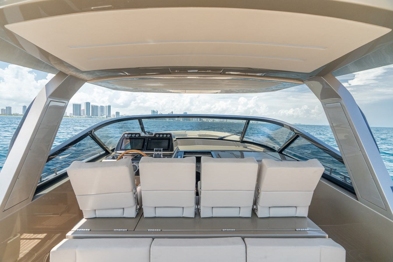https://arconyachts.ams3.digitaloceanspaces.com/128990/conversions/large_4770514-optimize.jpg