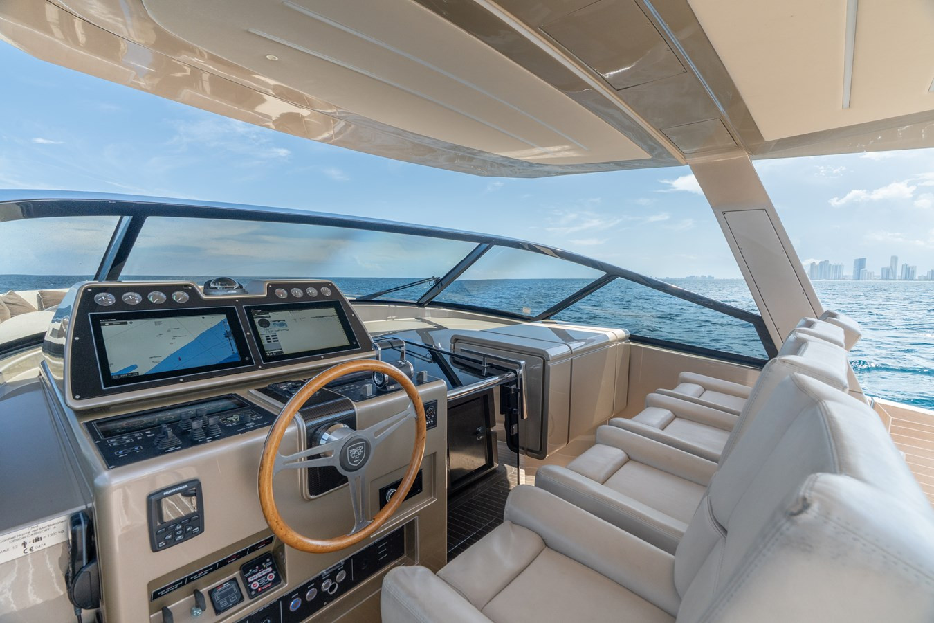 https://arconyachts.ams3.digitaloceanspaces.com/128993/conversions/large_4770509-optimize.jpg