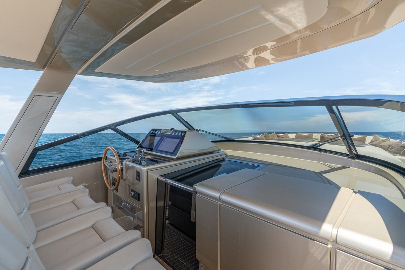 https://arconyachts.ams3.digitaloceanspaces.com/128999/conversions/large_4770503-optimize.jpg