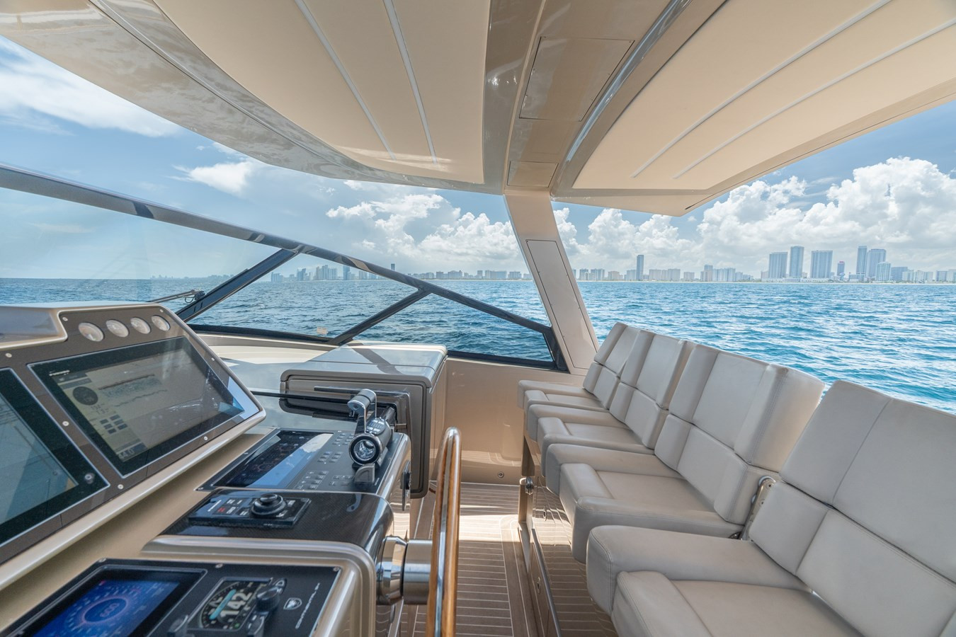 https://arconyachts.ams3.digitaloceanspaces.com/129002/conversions/large_4770494-optimize.jpg