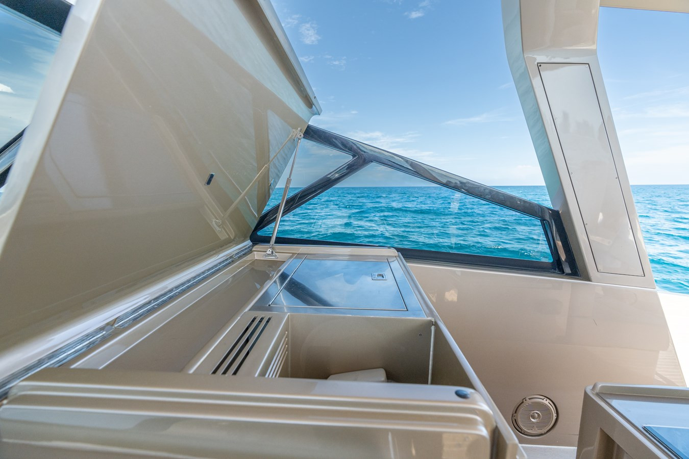 https://arconyachts.ams3.digitaloceanspaces.com/129008/conversions/large_4770506-optimize.jpg