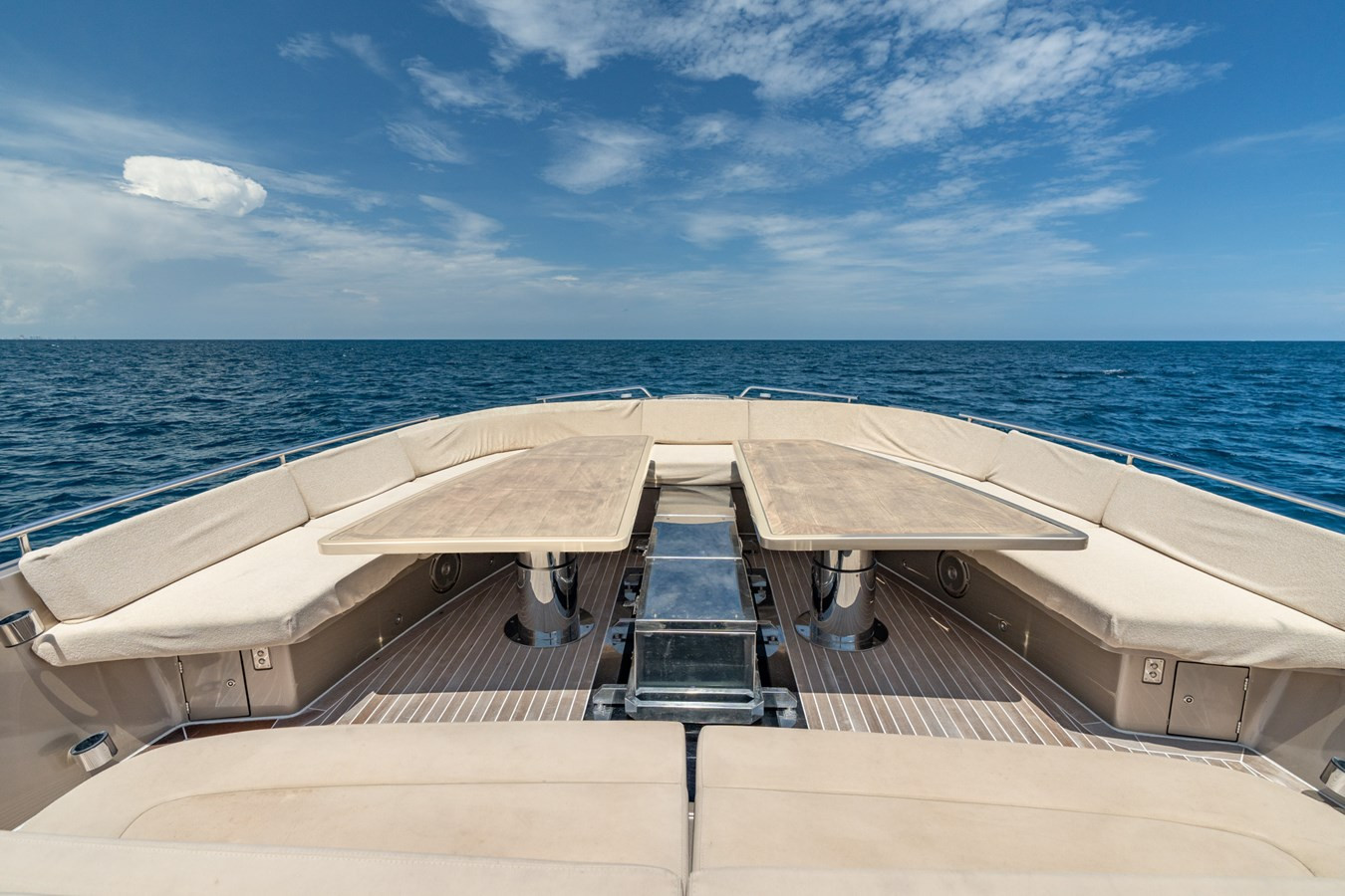 https://arconyachts.ams3.digitaloceanspaces.com/129036/conversions/large_4770472-optimize.jpg