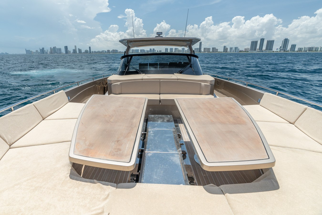https://arconyachts.ams3.digitaloceanspaces.com/129041/conversions/large_4770474-optimize.jpg