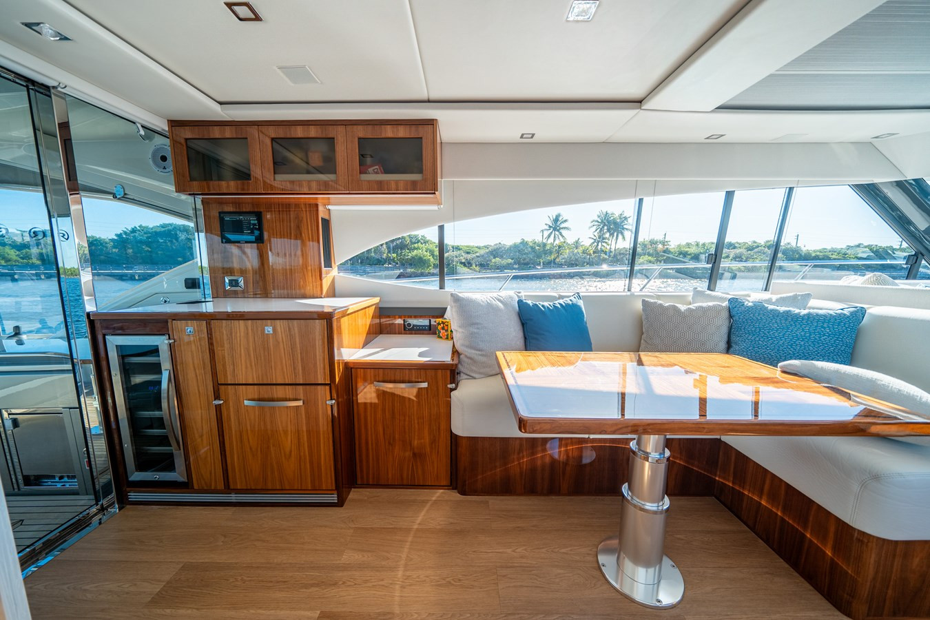 https://arconyachts.ams3.digitaloceanspaces.com/129103/conversions/large_4854560-optimize.jpg