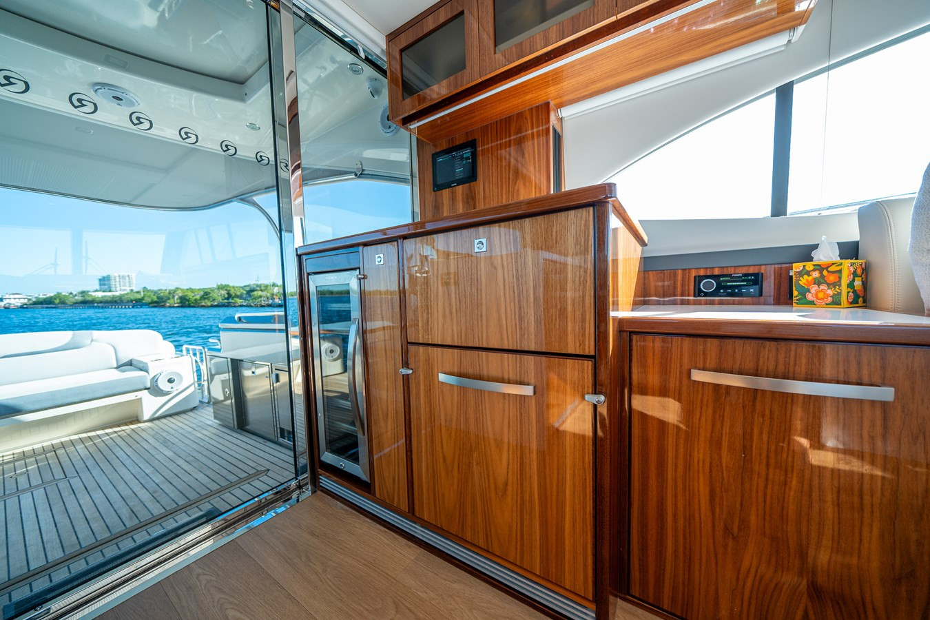 https://arconyachts.ams3.digitaloceanspaces.com/129105/conversions/large_4854561-optimize.jpg