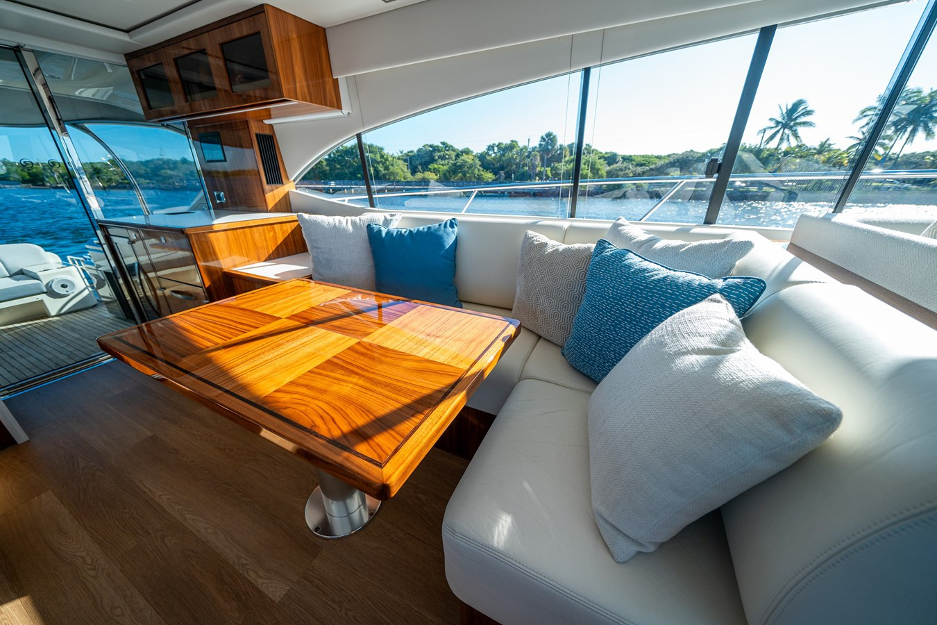 https://arconyachts.ams3.digitaloceanspaces.com/129108/conversions/large_4854562-optimize.jpg
