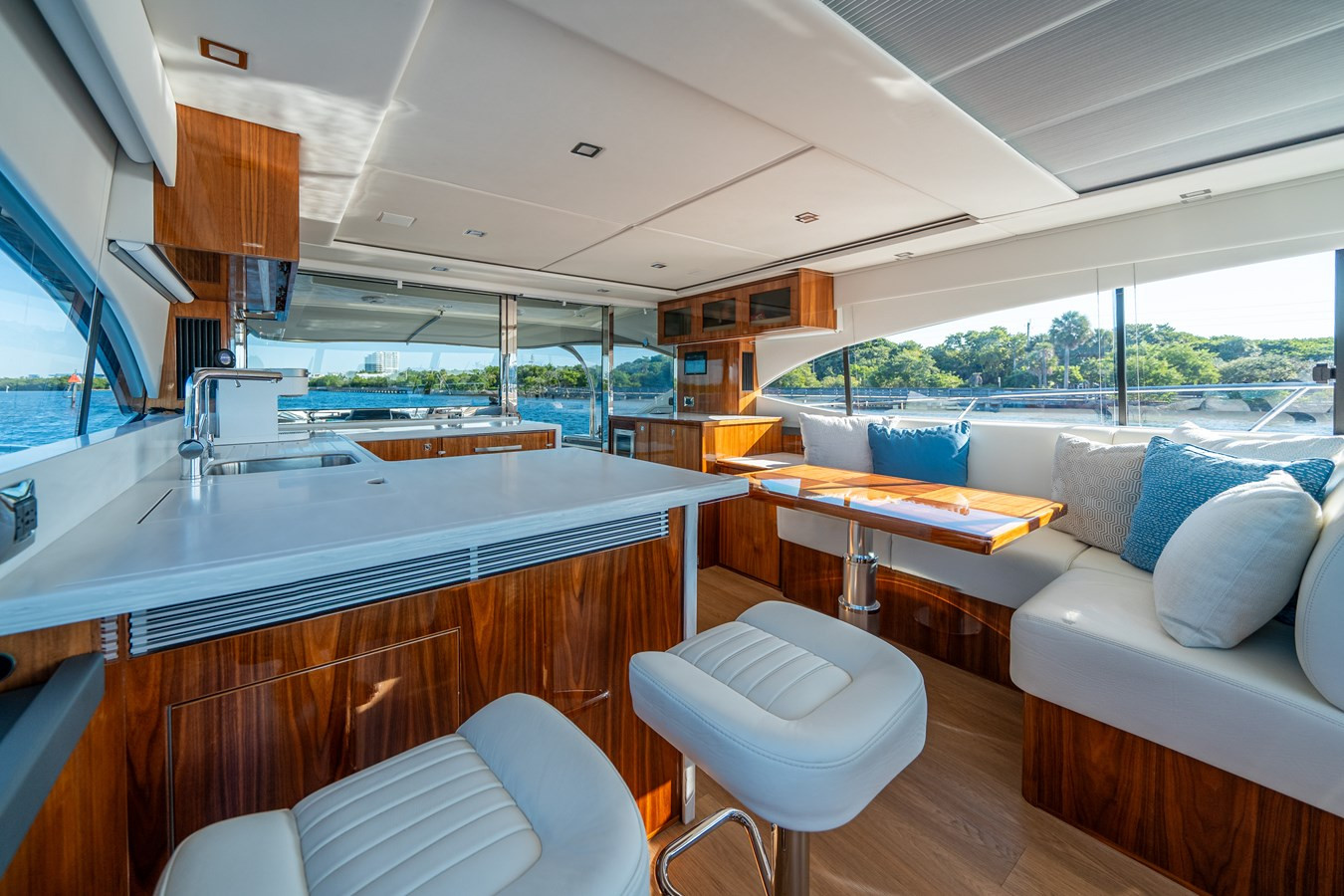 https://arconyachts.ams3.digitaloceanspaces.com/129113/conversions/large_4854564-optimize.jpg