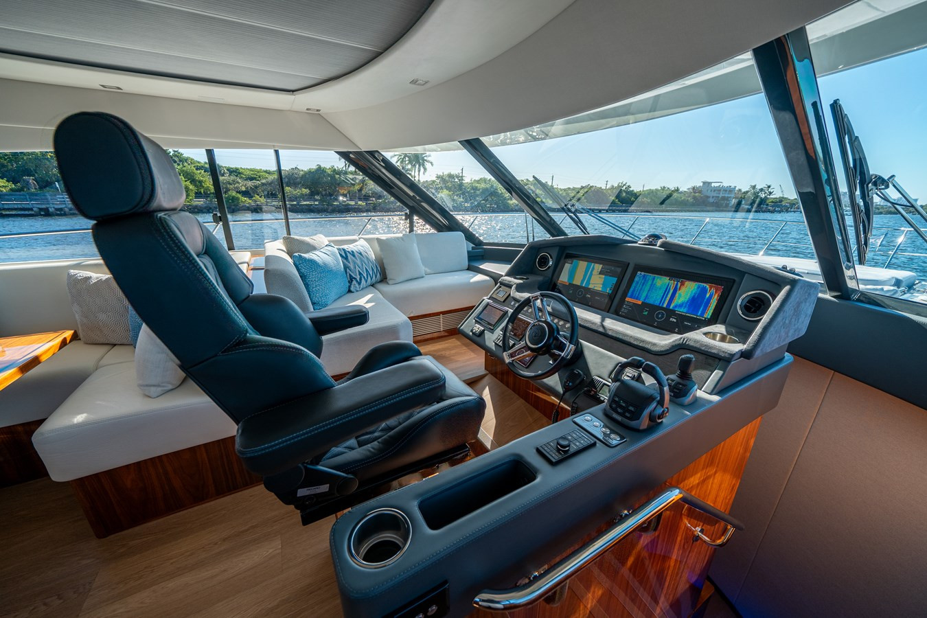 https://arconyachts.ams3.digitaloceanspaces.com/129117/conversions/large_4854565-optimize.jpg