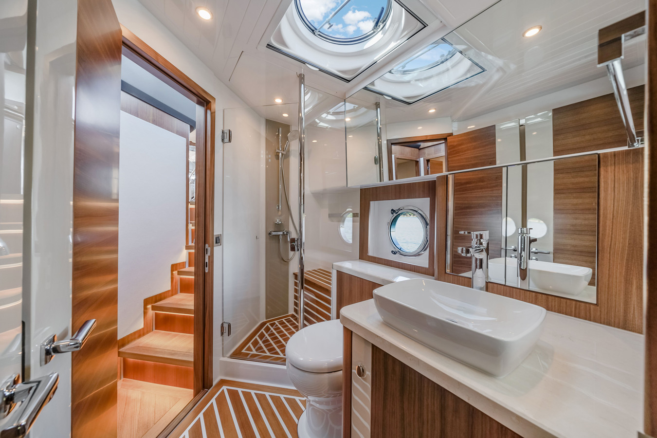 https://arconyachts.ams3.digitaloceanspaces.com/129157/conversions/large_4839870-optimize.jpg