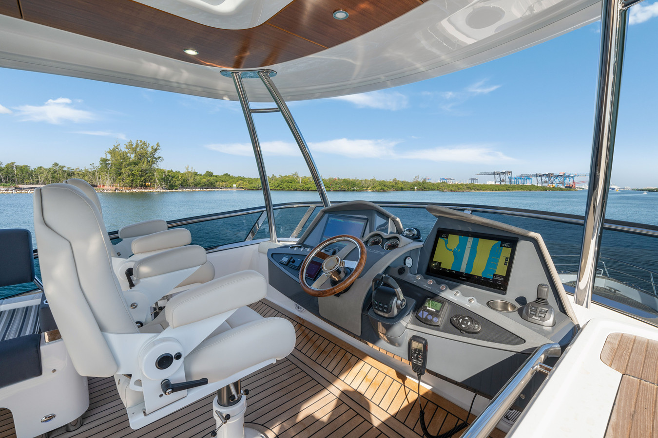 https://arconyachts.ams3.digitaloceanspaces.com/129178/conversions/large_4839881-optimize.jpg