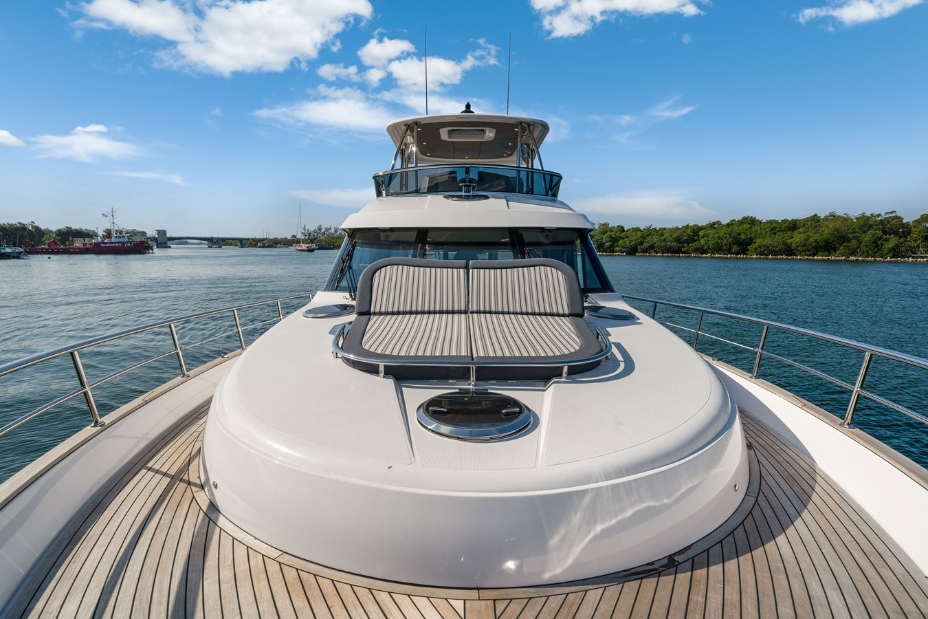 https://arconyachts.ams3.digitaloceanspaces.com/129193/conversions/large_4839890-optimize.jpg