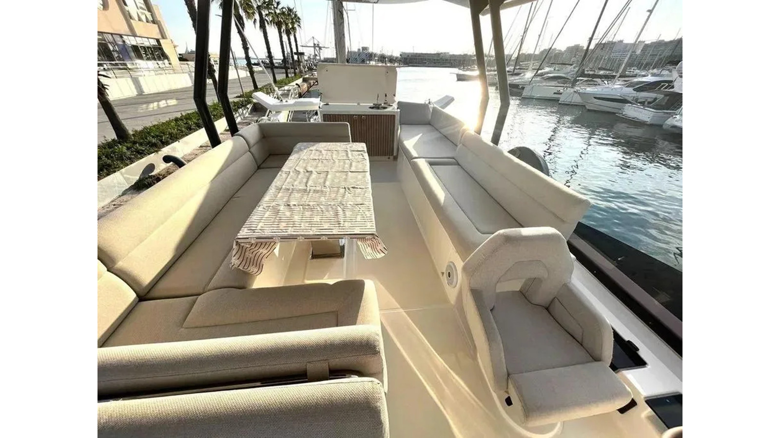 https://arconyachts.ams3.digitaloceanspaces.com/129269/conversions/large_4718822-optimize.jpg