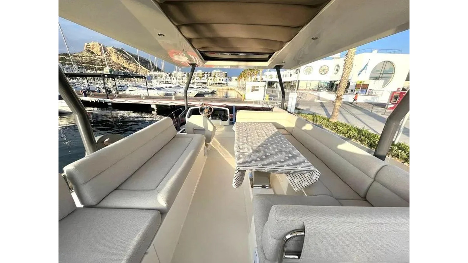 https://arconyachts.ams3.digitaloceanspaces.com/129272/conversions/large_4718823-optimize.jpg