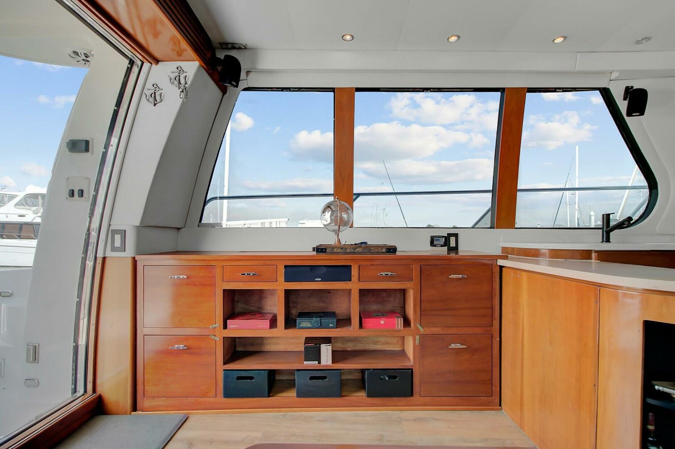https://arconyachts.ams3.digitaloceanspaces.com/129278/conversions/large_4634090-optimize.jpg