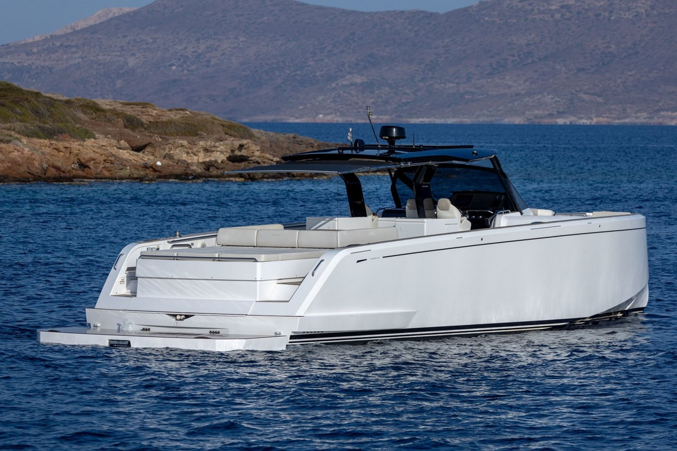 https://arconyachts.ams3.digitaloceanspaces.com/129295/conversions/large_4482359-optimize.jpg