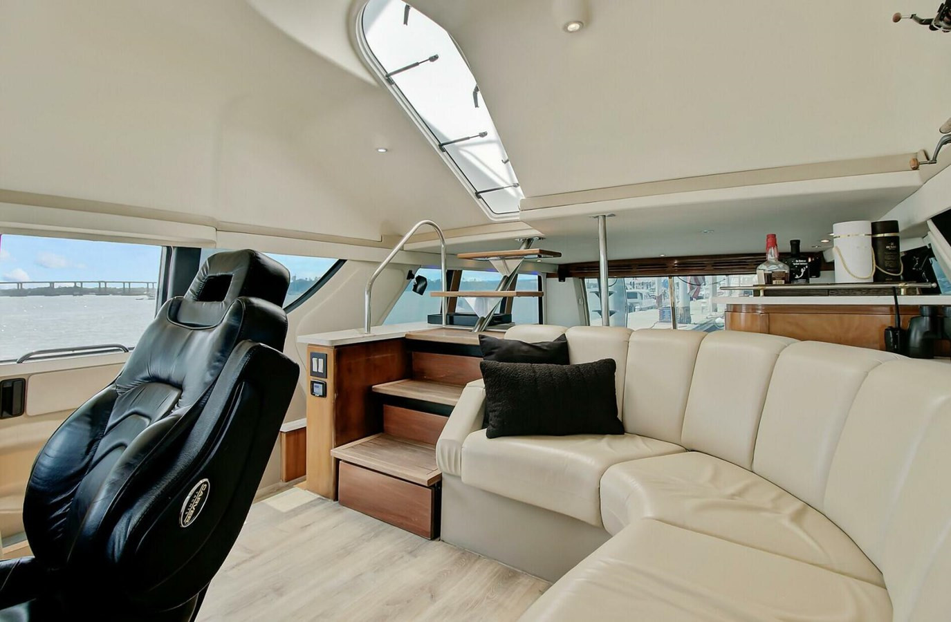 https://arconyachts.ams3.digitaloceanspaces.com/129306/conversions/large_4634100-optimize.jpg
